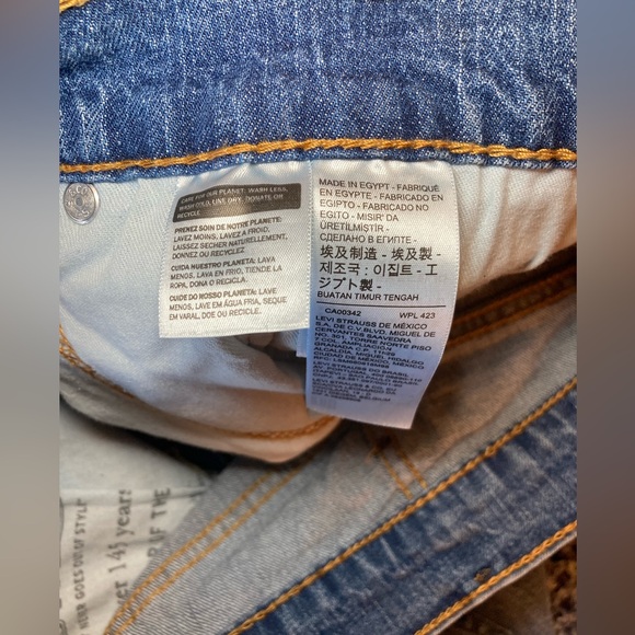 Levi Strauss & Company 505 blue jeans, 34 W and 32 L - Picture 7 of 9